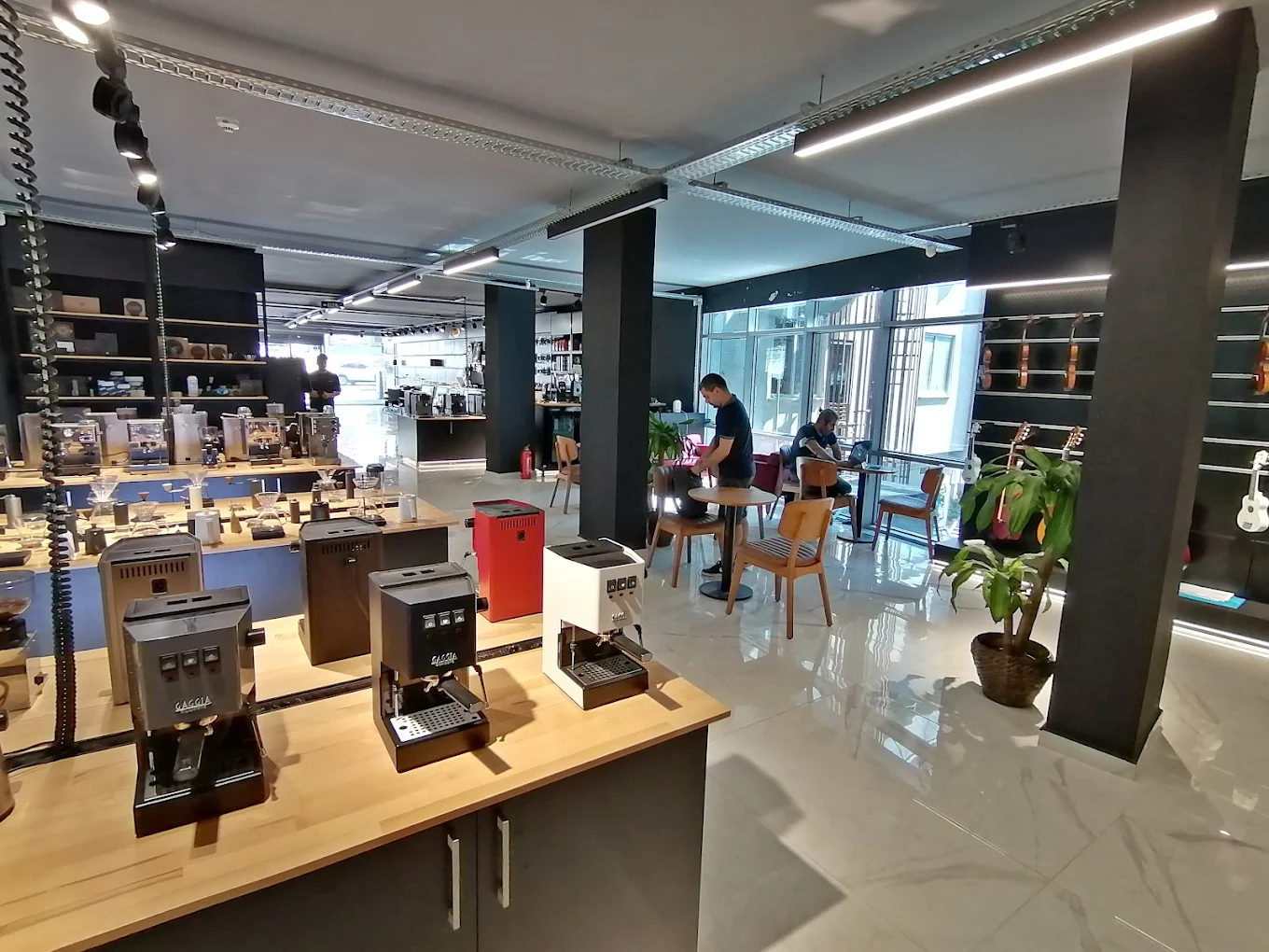 Gelbura.com showroom iç mekan